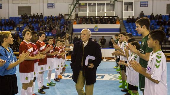 Los alumnos reconocen al maestro