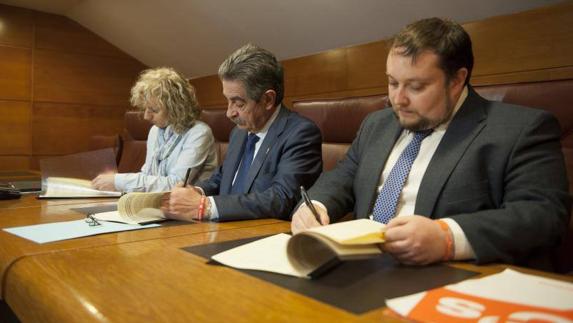 Gobierno y Ciudadanos sellan un pacto "equilibrado" y sin subida de impuestos