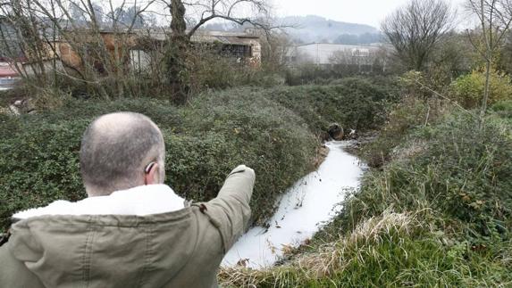 El Seprona investiga un vertido al río Besaya en San Felices