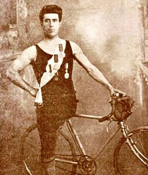 La pierna heroica de un ciclista