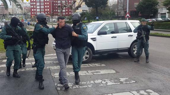 Los detenidos de Cazoña vinieron de Madrid y robaron en seis chalés en tres días