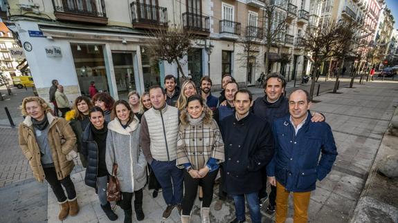 Empresarios de Hernán Cortés piden más luz y limpieza, papeleras y placas