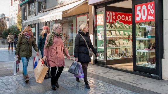 El periodo de rebajas se difumina en el calendario comercial cántabro