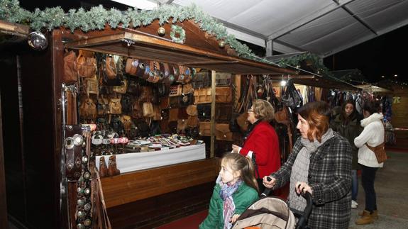 El mercadillo navideño de Torrelavega fracasa en su nueva ubicación de La Llama