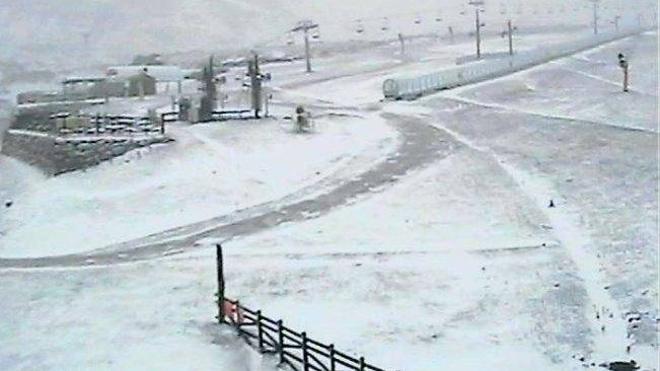 La nieve llega con fuerza y Alto Campoo espera abrir "a mediados de semana"