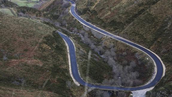 La carretera de Estacas de Trueba ya es transitable tras casi dos años de obras