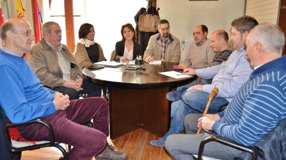 La Guardia Civil intentará abrir las oficinas de Los Corrales y Molledo un día a la semana