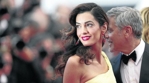 Amal y George Clooney esperan gemelos