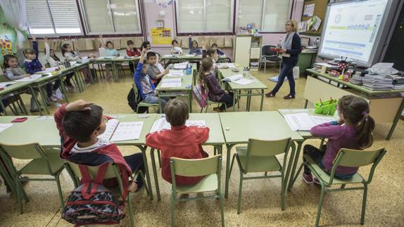 STEC denuncia que hay 32 clases de Infantil y Primaria que incumplen las ratios