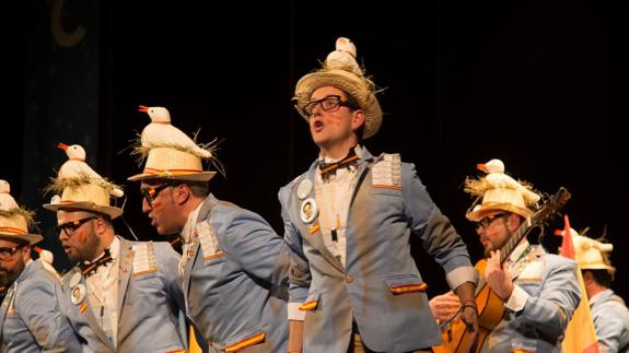 La chirigota de Santoña lleva su arte y fina ironía al Teatro Falla de Cádiz
