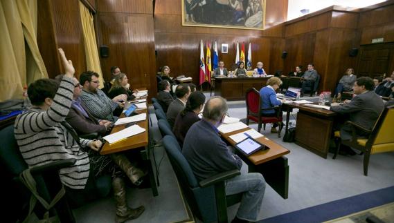 La oposición de Santander obliga al PP a habilitar un plan de choque contra el paro