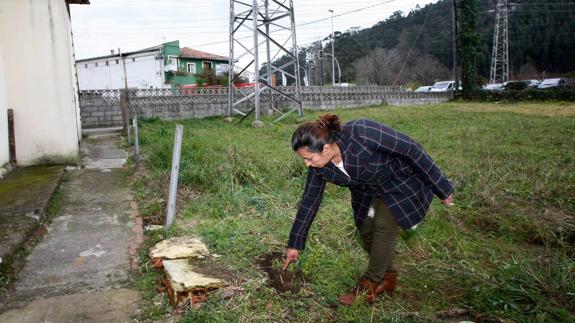 Aparecen nuevos socavones junto a las casas afectadas por filtraciones de agua