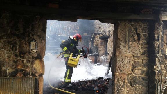 Dos personas heridas leves en el incendio de su casa en Selaya