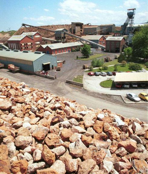 Los alcaldes aplauden los empleos que promete la minería en el Besaya