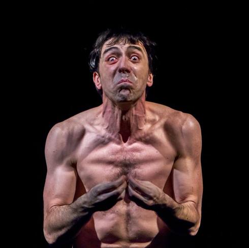 "El actor vive para encontrar la verdad y el político hace teatro para mentir"