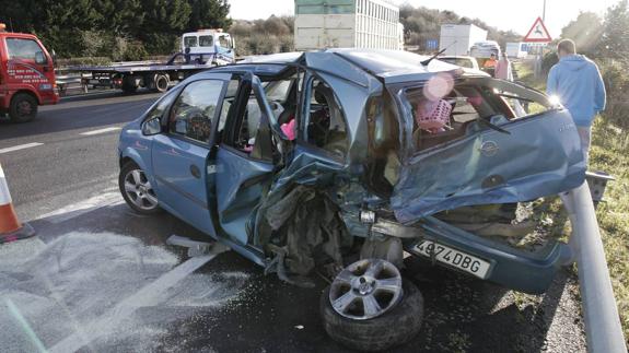Un herido leve en un accidente múltiple en la A-8 a la altura de Laredo