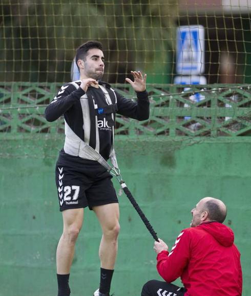 Óscar Fernández recibe el alta médica