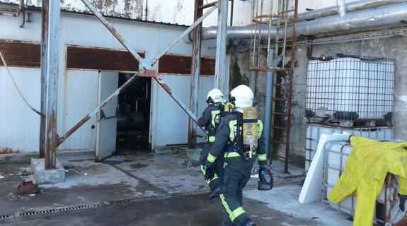 El robo de tuberías provoca dos escapes de amoniaco en una fábrica abandonada