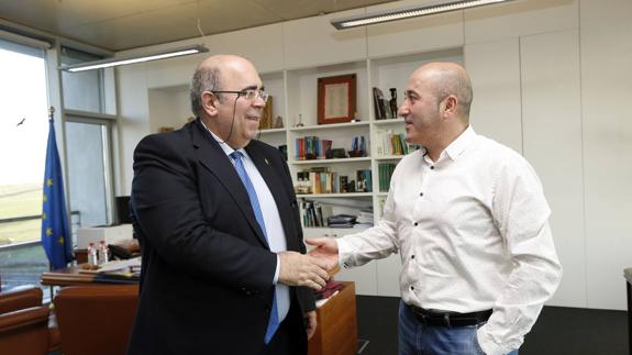 Medio Rural estudiará soterrar las redes de telefonía y electricidad del Camino Real