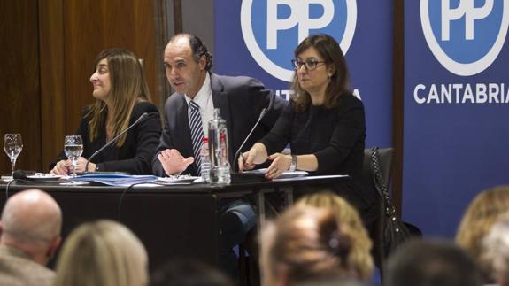 Génova citará a cargos del PP cántabro para buscar una lista de consenso