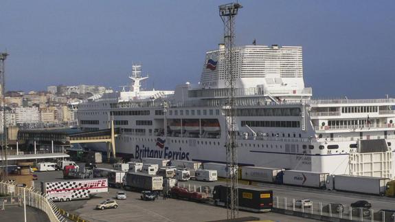 Interceptan a nueve personas que trataban de viajar a Inglaterra como polizones en el ferry