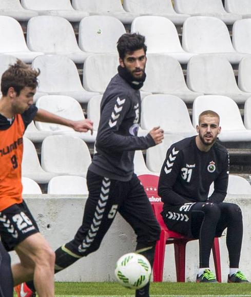 Ovación a Granero al incorporarse al grupo cuatro meses después
