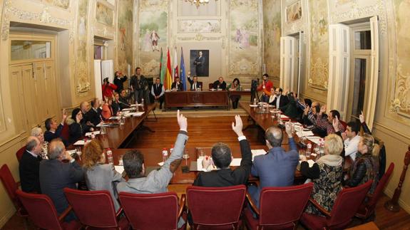 El equipo de gobierno aprueba en el Pleno el presupuesto de Torrelavega con el apoyo de PP y ACPT