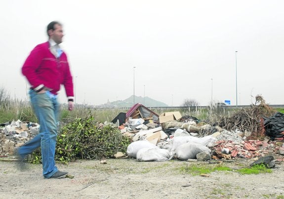 Camargo actuará contra el vertedero ilegal de Cacicedo