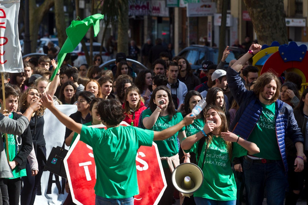 Más de 2.500 personas se movilizan contra la Lomce