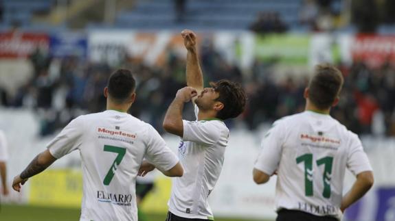 El Racing aplasta a la Ponferradina antes de visitar al líder