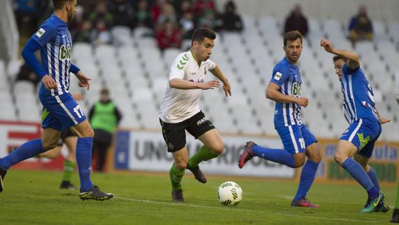 Óscar Fernández puede perderse tres partidos por una lesión muscular