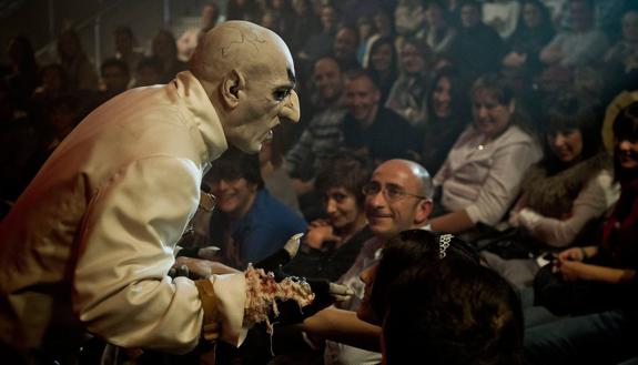 El loco manicomio del 'Circo de los horrores' regresa a El Sardinero
