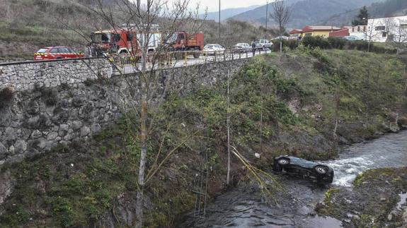 La lluvia ocasiona un goteo de accidentes de tráfico por toda la región