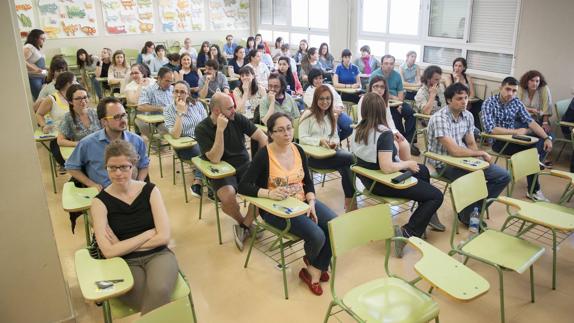 Educación se plantea convocar 800 plazas en las oposiciones docentes