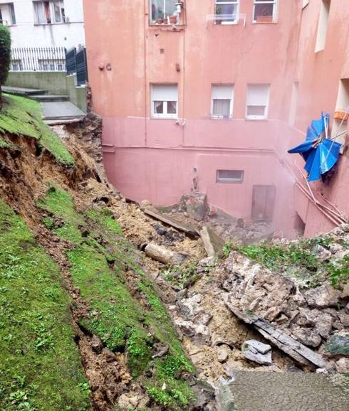 Unas obras provocan un corrimiento de tierras en la calle Los Acebedos