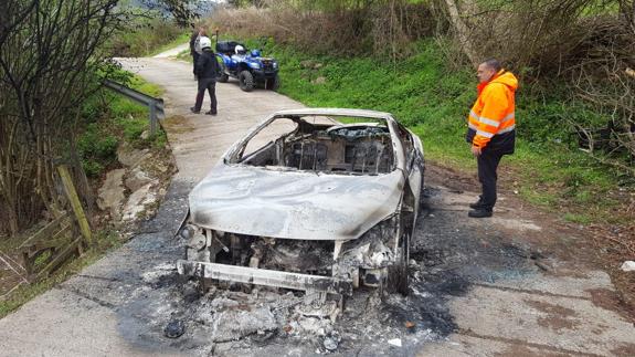 Otro coche quemado en Los Corrales en fin de semana