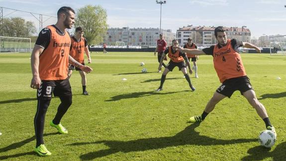 Jagoba sufre una lesión muscular en el aductor y podría perderse el partido de Vigo