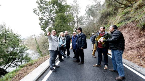 Medio Ambiente reabre la senda fluvial del parque de La Viesca a su paso por Cartes