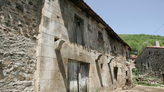 La casa del padre Rábago en Polaciones deja de ser Bien de Interés Cultural