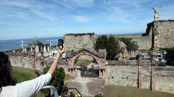 Cirugía para el Ángel de Comillas