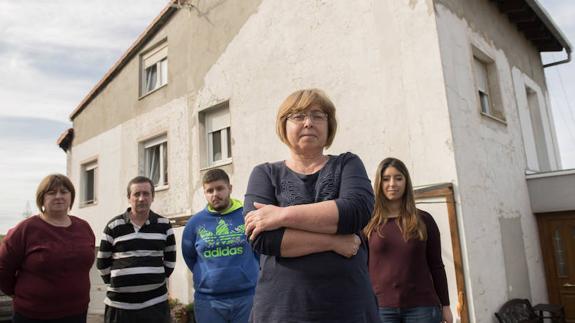 "Cómo puede ser que se quede con mi casa el hombre que me maltrató e intentó matarme"