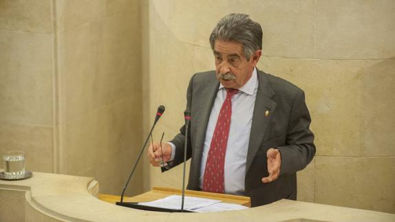 Revilla augura a la Fundación Comillas "un futuro ciertamente complicado"