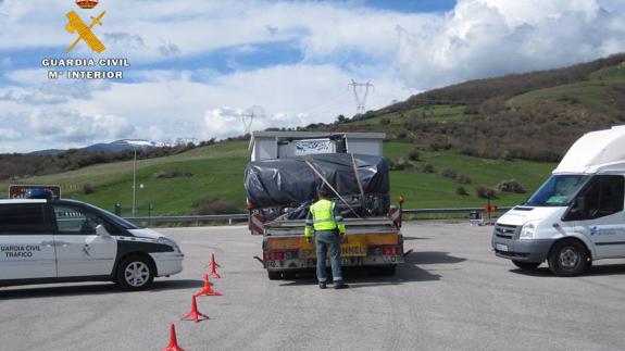 Trafico sanciona a 25 conductores por deficiencias en sus vehículos comerciales