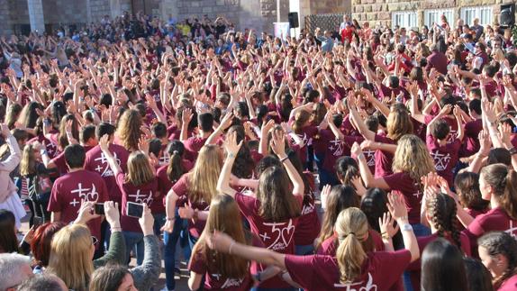 Un millar de alumnos de los Sagrados Corazones toma la Plaza Roja