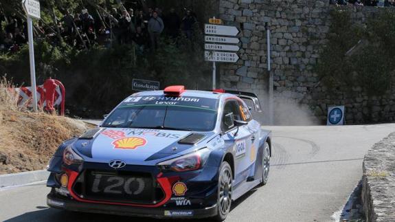 Dani Sordo se sitúa en podio provisional en el Rally de Córcega