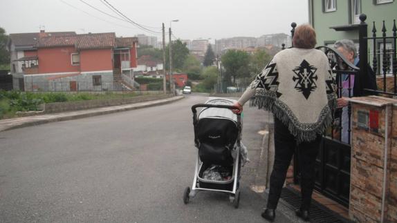 La niña atacada por un perro en Maliaño recibe el alta hospitalaria