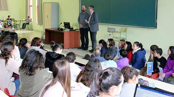 El colegio Los Puentes exporta su metodología de trabajo a la UC