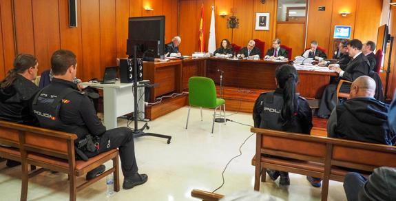 El cabecilla de la banda acusada de introducir droga en un velero niega los hechos