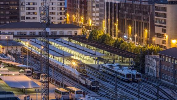 Fomento da un primer paso para materializar la reordenación ferroviaria de Santander