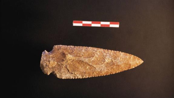 El MUPAC acoge este martes una conferencia sobre el hacha pulimentada de la Garma